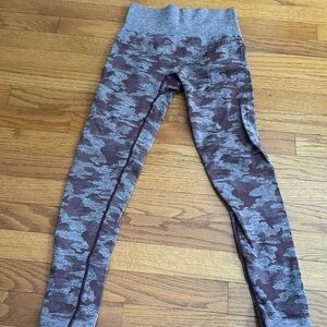 Size small maroon camo gymshark leggings